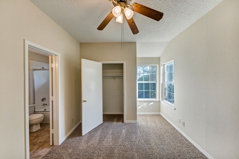 Photo 23 of 26 - 305 Meandering Way, Glenn Heights, TX 75154