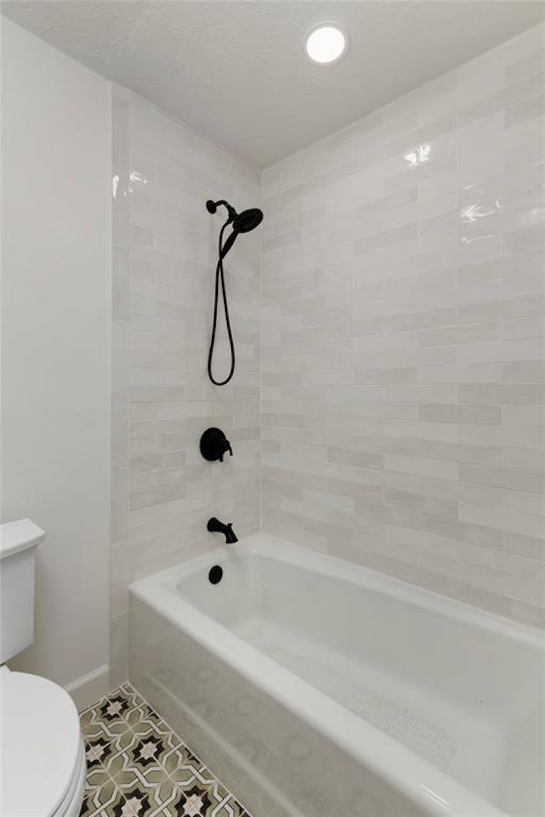 Photo 29 of 48 - 1924 Foxtail Pl, Spring, TX 77380