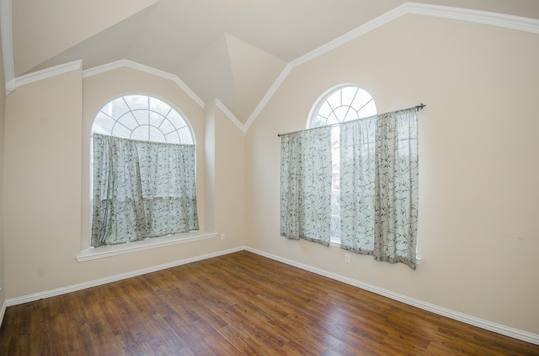 Photo 16 of 43 - 9714 Pinehurst Dr, Rowlett, TX 75089