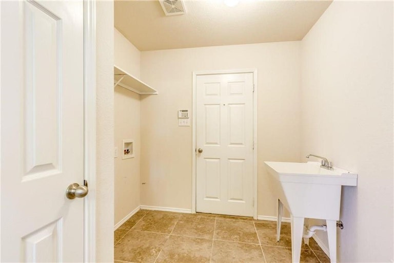 Photo 27 of 33 - 10045 Pronghorn Ln, Fort Worth, TX 76108
