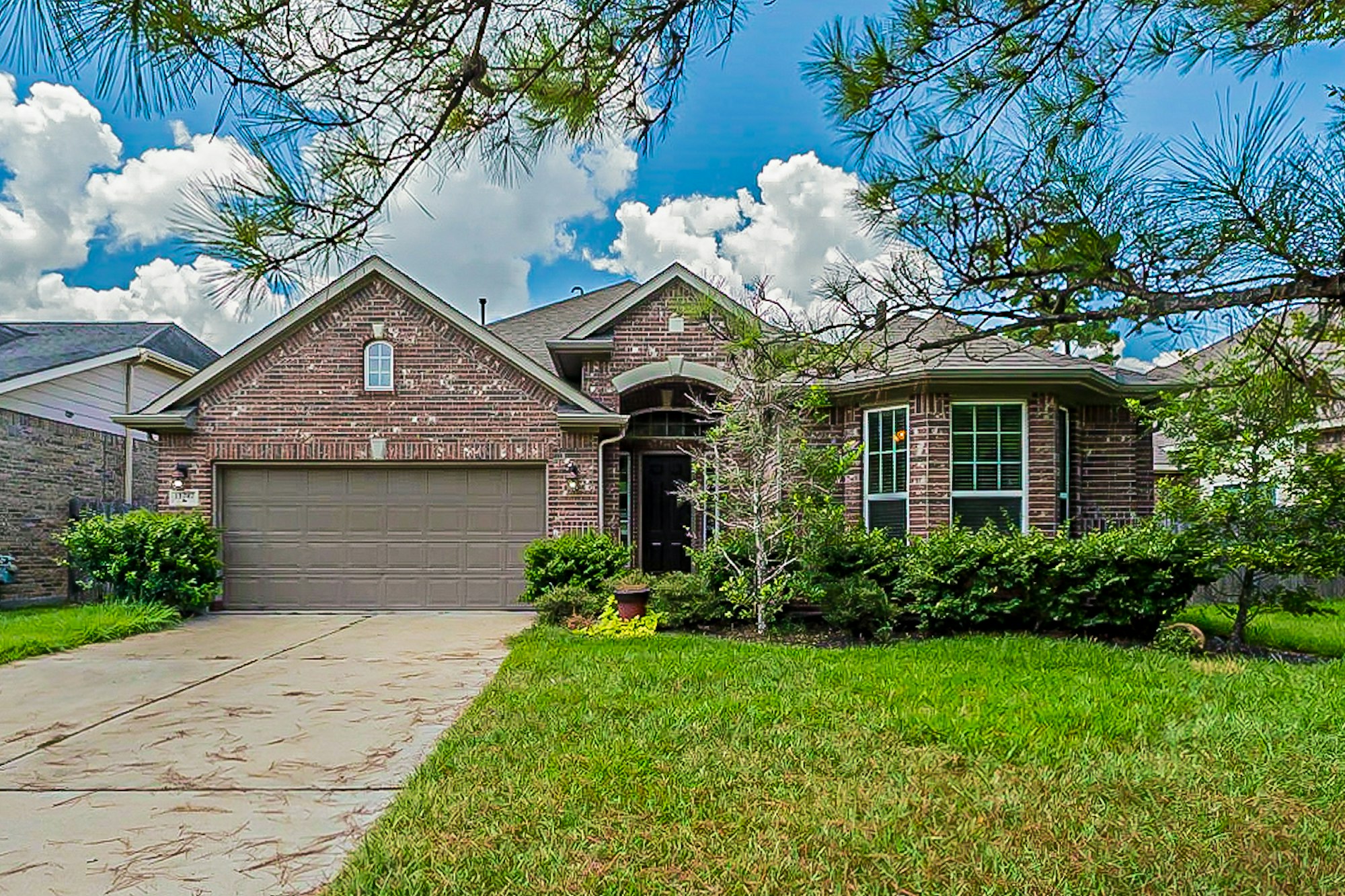 Photo 1 of 35 - 13707 Parkers Cove Ct, Houston, TX 77044