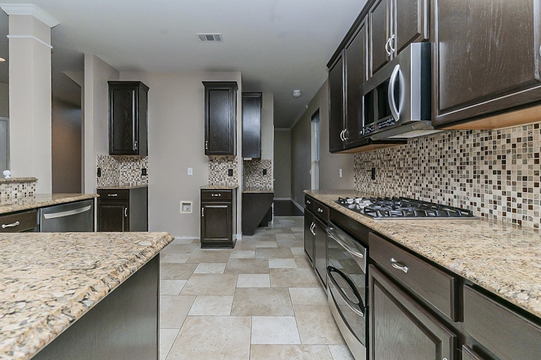 Photo 8 of 25 - 7909 Spring Run, North Richland Hills, TX 76182