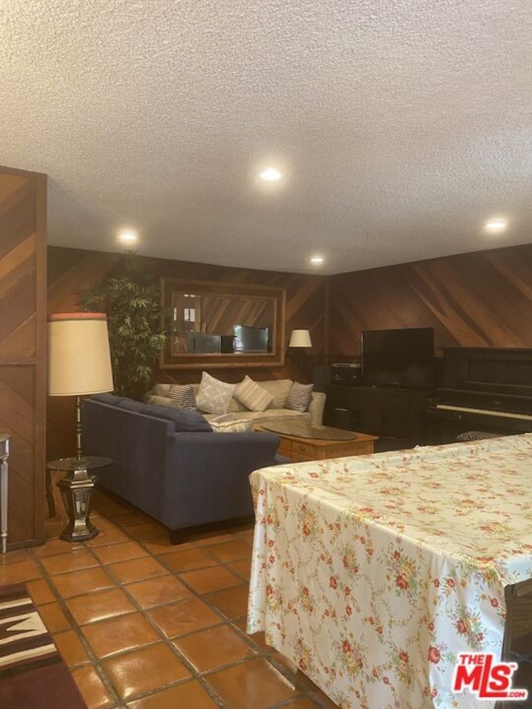 Photo 7 of 24 - 320 S Ardmore Ave #122, Los Angeles, CA 90020