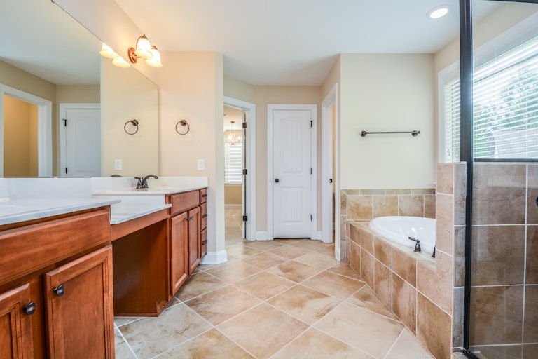 Photo 8 of 17 - 203 McKnitt Pl, Garner, NC 27529