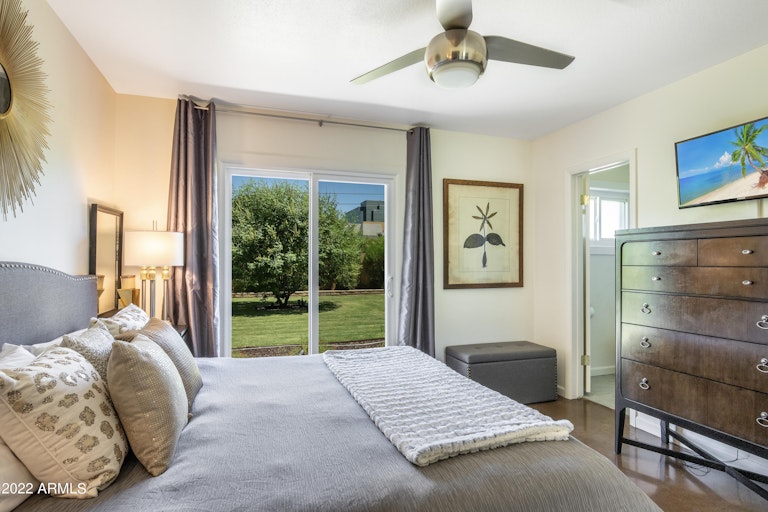 Photo 18 of 38 - 2452 E Highland Ave, Phoenix, AZ 85016