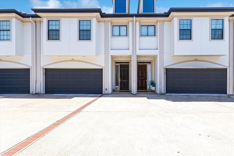 Photo 1 of 47 - 2828 Bering Dr, Houston, TX 77057