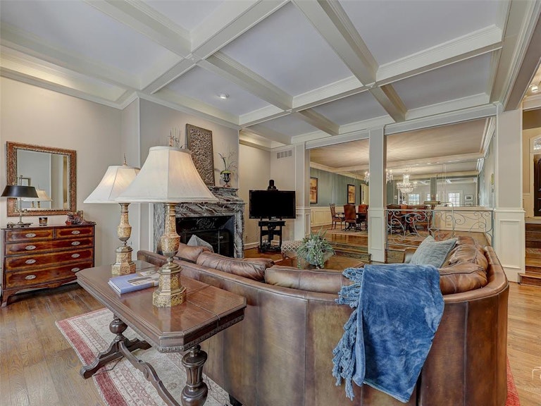 Photo 7 of 31 - 17316 Club Hill Ln, Dallas, TX 75248