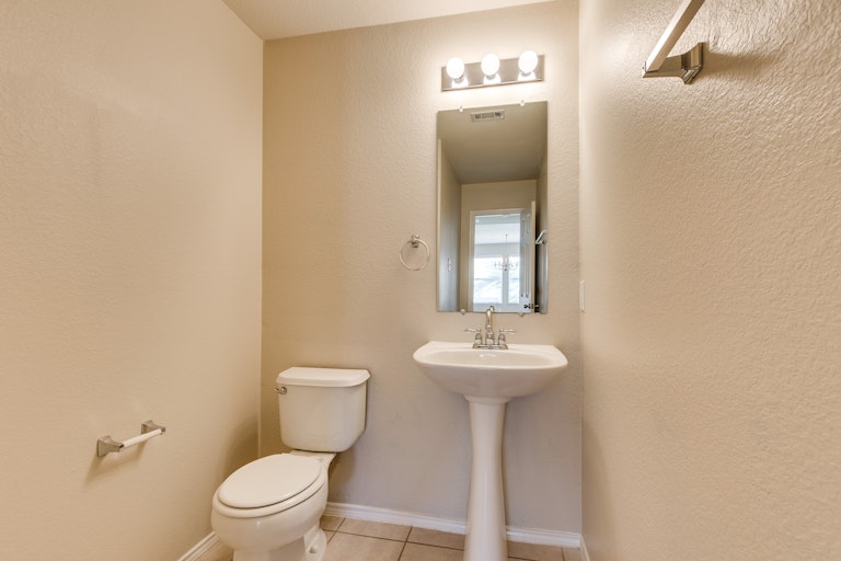 Photo 33 of 37 - 414 Hackberry Dr, Fate, TX 75087