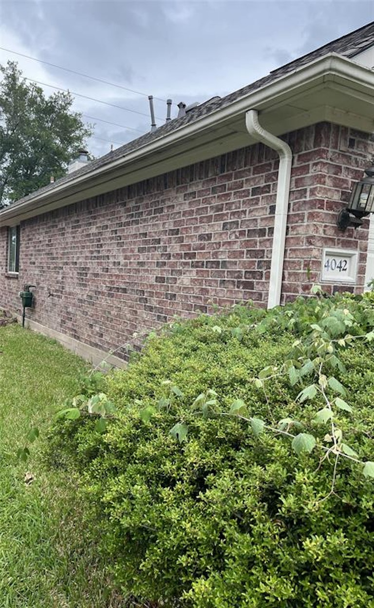 Photo 4 of 6 - 4042 Dell Ln, Missouri City, TX 77459