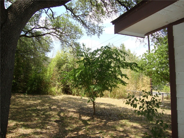 Photo 23 of 25 - 10716 Sunny Ln, Jonestown, TX 78645