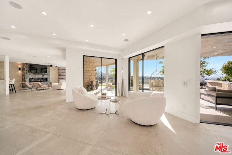Photo 7 of 25 - 3911 Cody Rd, Sherman Oaks, CA 91403