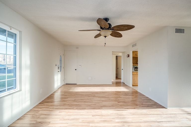 Photo 2 of 21 - 6612 S 44th Pl, Phoenix, AZ 85042