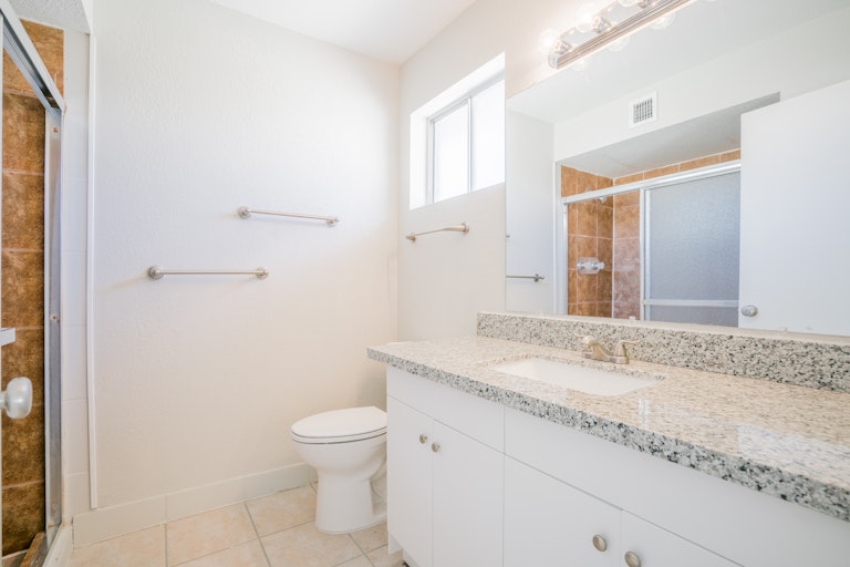 Photo 14 of 21 - 4034 W Windrose Dr, Phoenix, AZ 85029