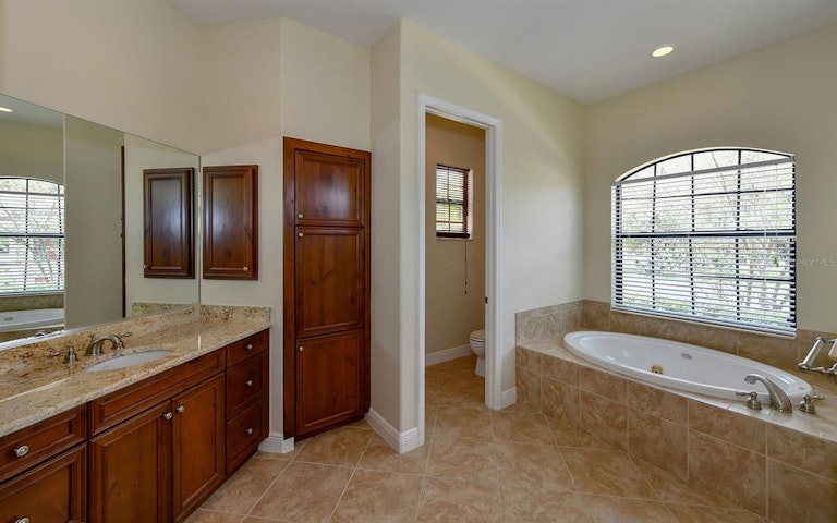 Photo 21 of 35 - 3793 Eagle Hammock Dr, Sarasota, FL 34240