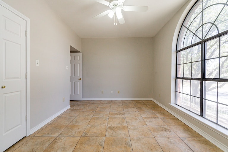 Photo 28 of 36 - 1721 Knob Hill Dr, Garland, TX 75043
