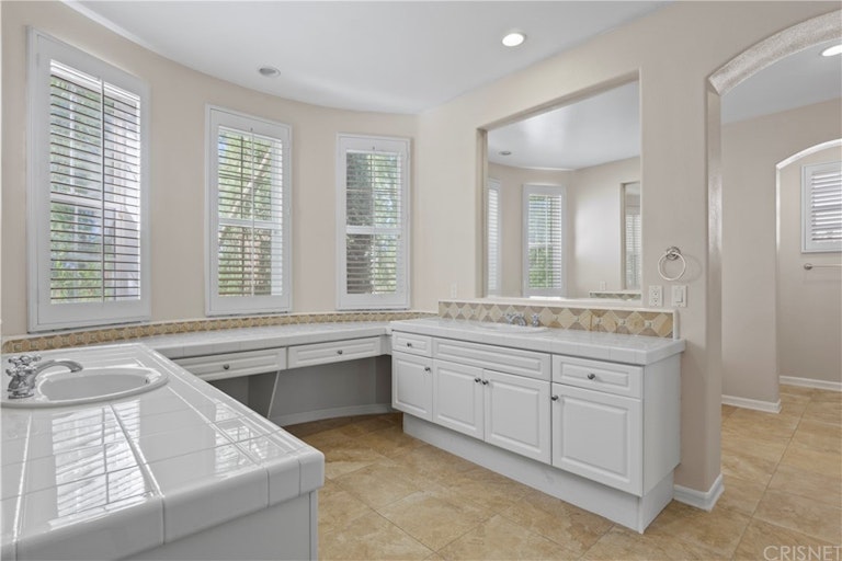 Photo 36 of 71 - 24703 Garland Dr, Valencia, CA 91355