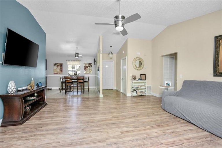 Photo 6 of 20 - 754 Mentmore Cir, Deltona, FL 32738