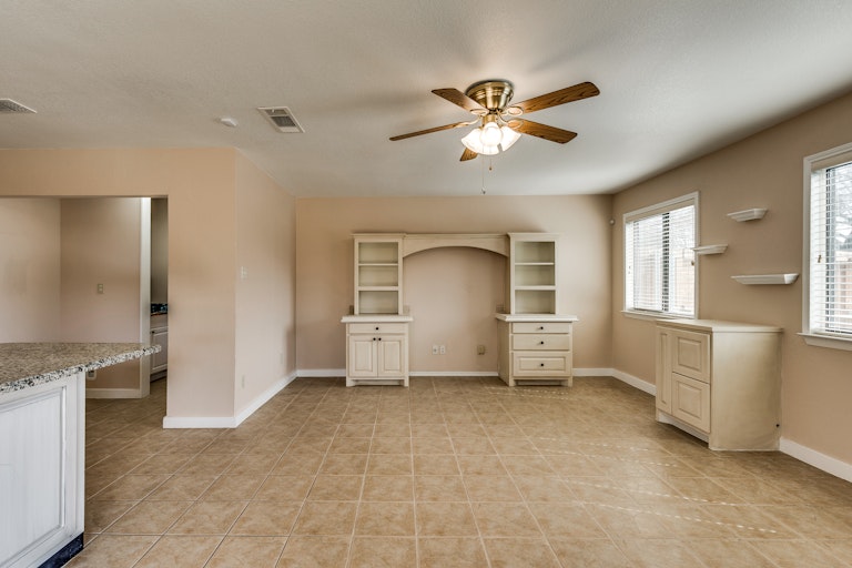 Photo 19 of 27 - 734 Red Wing Dr, Lewisville, TX 75067
