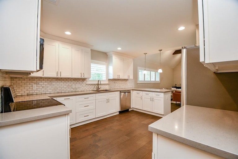 Photo 18 of 49 - 5402 Rutherglenn Dr, Houston, TX 77096