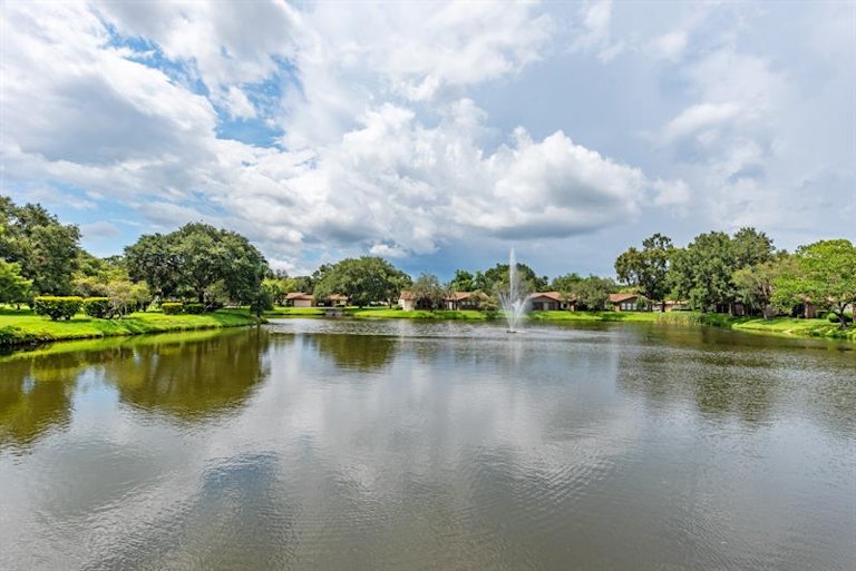 Photo 27 of 29 - 4674 Oak Hill Pl #20, Sarasota, FL 34232