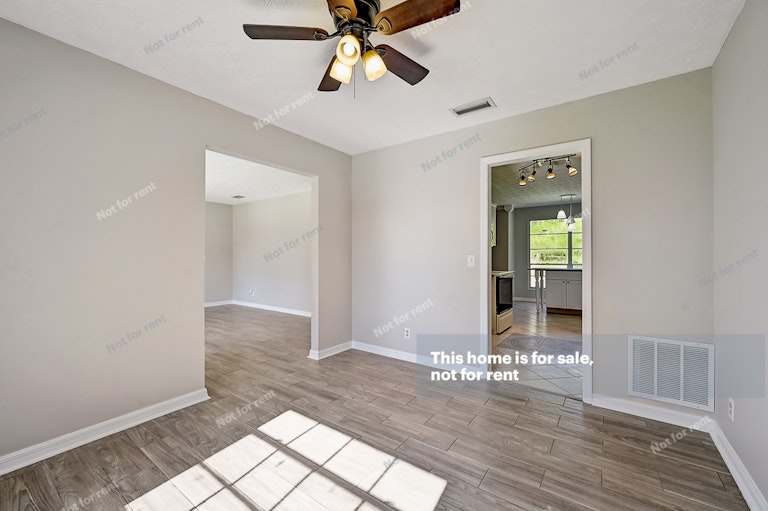 Photo 20 of 35 - 2590 Aquarius Rd, Orange Park, FL 32073