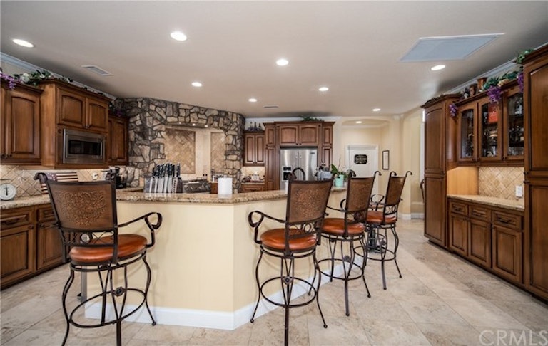 Photo 23 of 48 - 34722 Simi Dr, Yucaipa, CA 92399