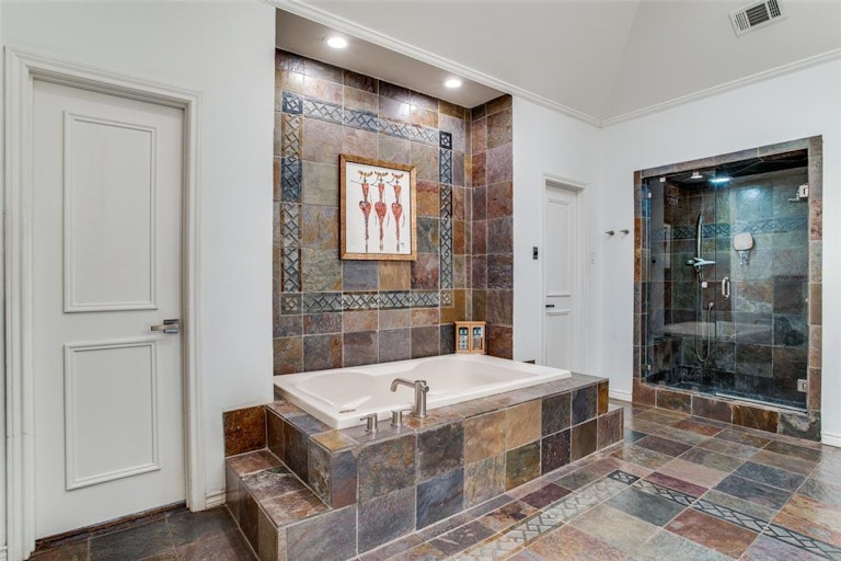 Photo 18 of 27 - 6015 Twin Coves St, Dallas, TX 75248