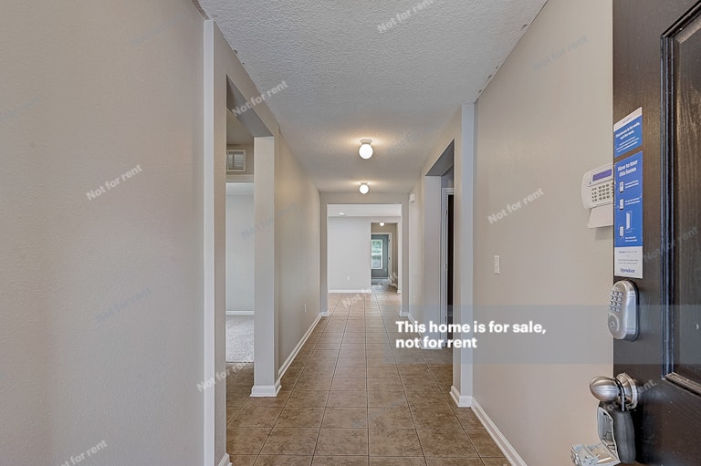 Photo 9 of 26 - 12109 Alexandra Dr, Jacksonville, FL 32218