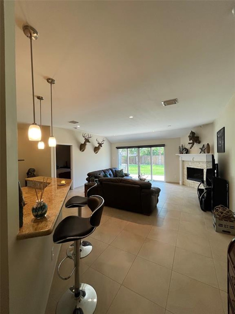 Photo 4 of 23 - 13811 River Keg Dr, Houston, TX 77083