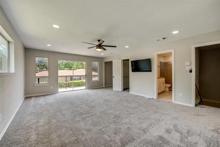 Photo 16 of 18 - 820 Ray Andra Dr, Desoto, TX 75115