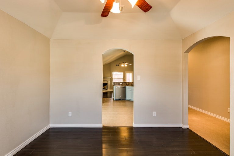Photo 11 of 29 - 2712 Triangle Leaf Dr, Fort Worth, TX 76244