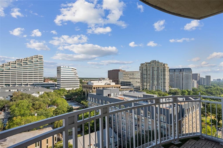 Photo 6 of 38 - 3225 Turtle Creek Blvd #1226, Dallas, TX 75219