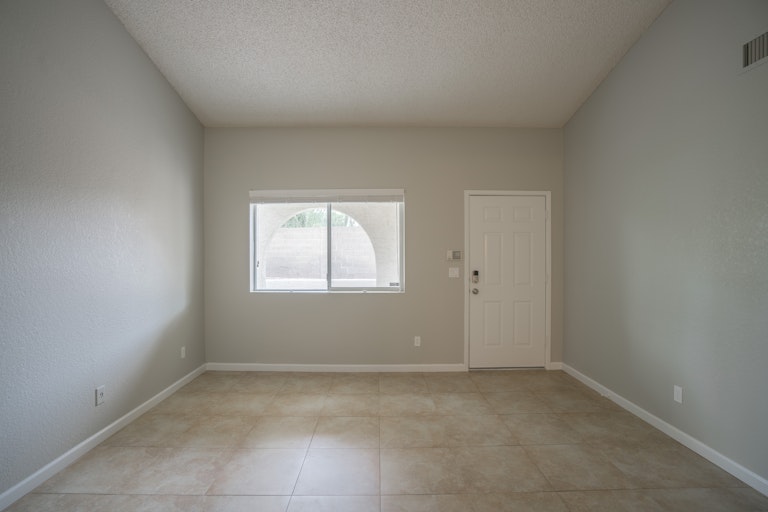 Photo 4 of 17 - 5136 E Evergreen St #1048, Mesa, AZ 85205