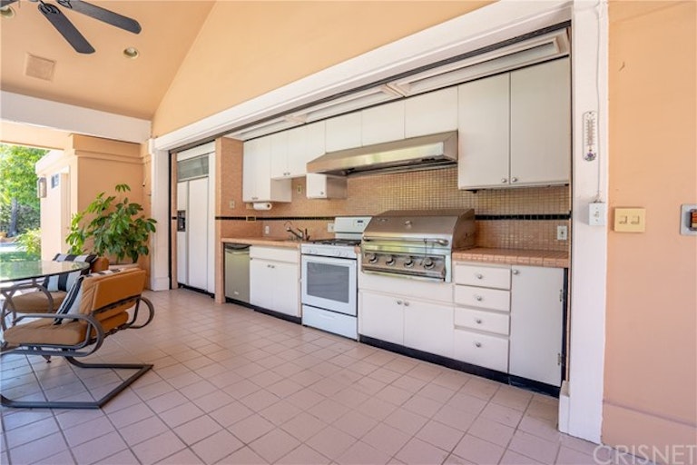 Photo 56 of 72 - 10214 Candleberry Ln, Northridge, CA 91324