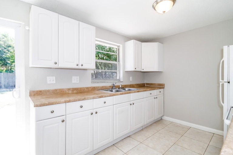 Photo 13 of 25 - 3611 Danny Bryan Blvd, Tampa, FL 33619