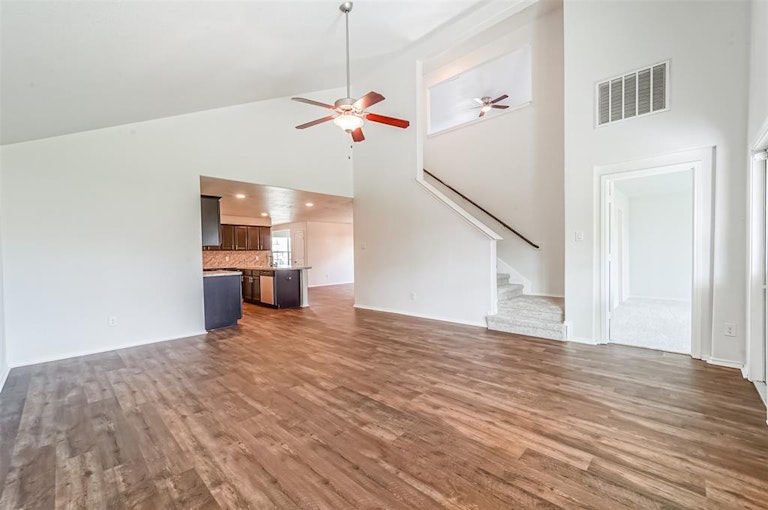 Photo 5 of 31 - 16531 Ranchero Creek Way, Houston, TX 77049