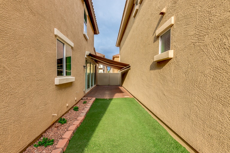 Photo 5 of 33 - 1063 S Storment Ln, Gilbert, AZ 85296