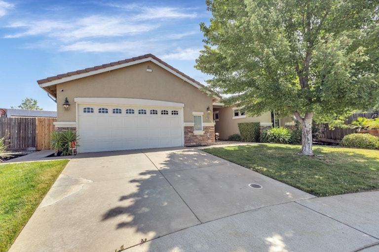 Photo 3 of 55 - 7831 Lahontan Ct, Sacramento, CA 95829