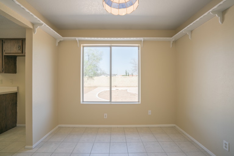 Photo 7 of 26 - 4340 W Paradise Dr, Glendale, AZ 85304
