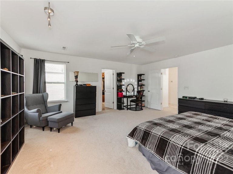 Photo 23 of 39 - 8112 Dumphries Dr, Huntersville, NC 28078