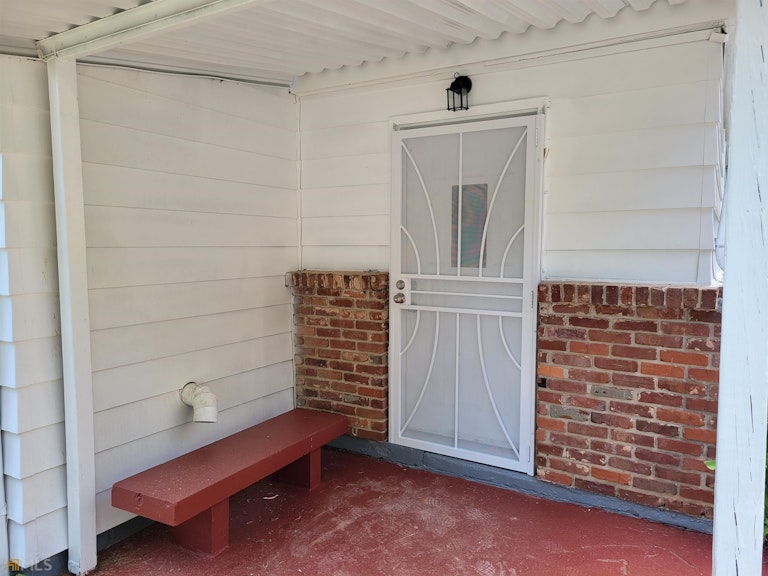 Photo 11 of 18 - 1860 Headland Dr, Atlanta, GA 30344