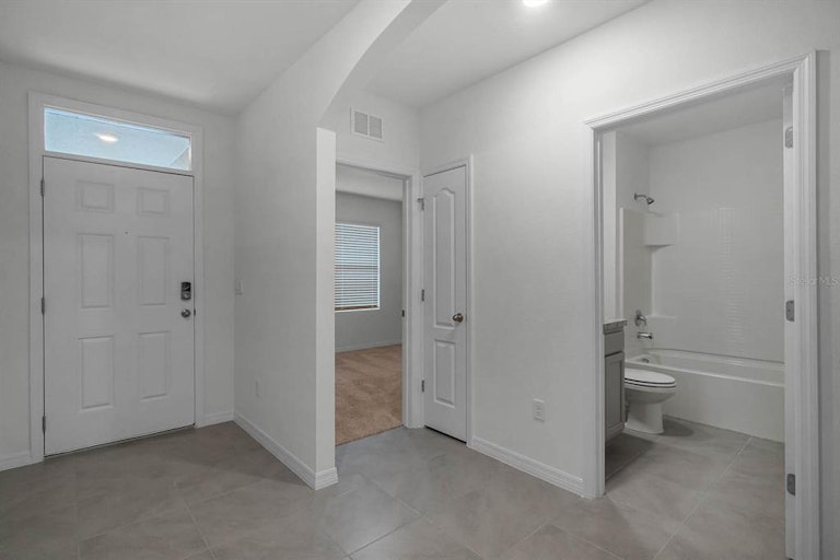 Photo 2 of 40 - 729 Squires Grove Dr, Winter Haven, FL 33880