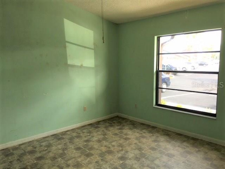 Photo 9 of 15 - 960 Westridge Dr #13L, Debary, FL 32713