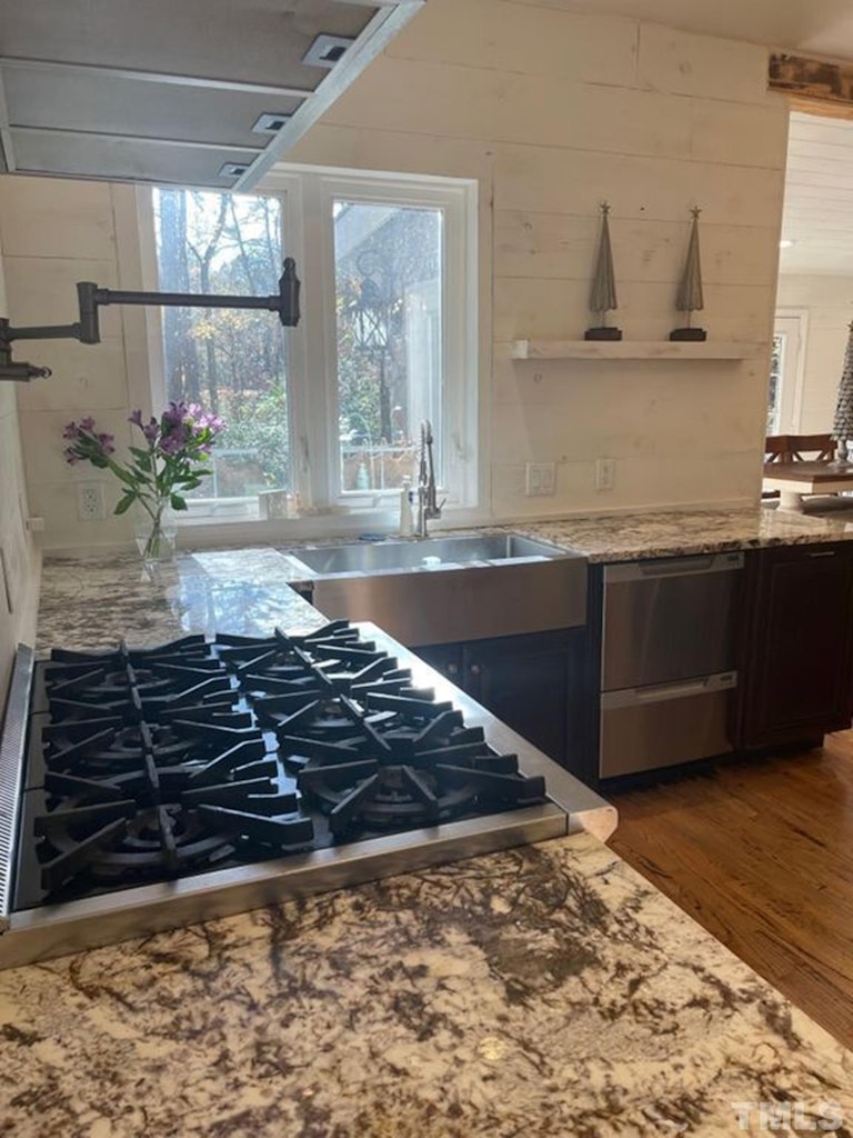 Photo 12 of 49 - 1204 Queensferry Rd, Cary, NC 27511