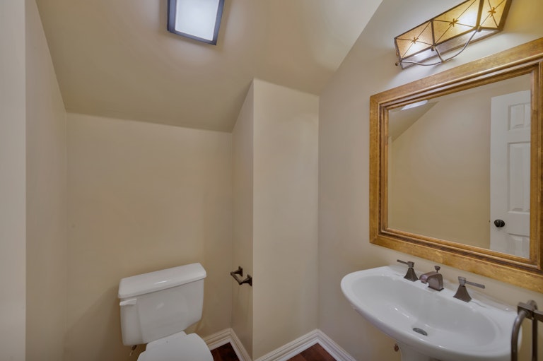 Photo 32 of 38 - 5705 Pleasant Run Rd, Colleyville, TX 76034