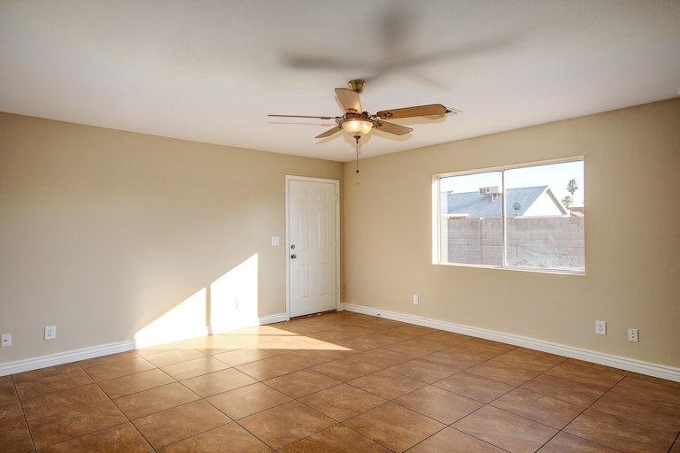 Photo 8 of 23 - 6951 W Catalina Dr, Phoenix, AZ 85033