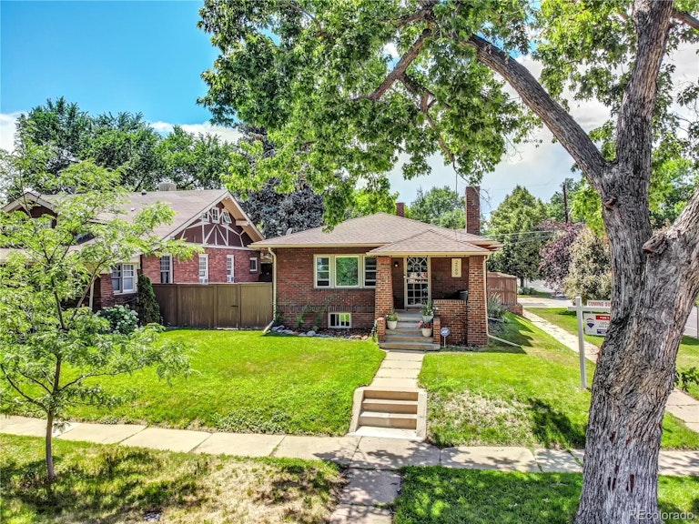 Photo 3 of 39 - 2589 Dahlia St, Denver, CO 80207
