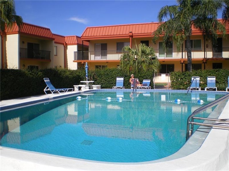 Photo 5 of 9 - 10365 Paradise Blvd #36, Treasure Island, FL 33706