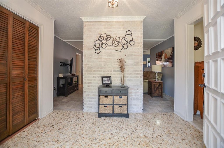 Photo 4 of 38 - 939 Hidden Canyon Rd, Katy, TX 77450