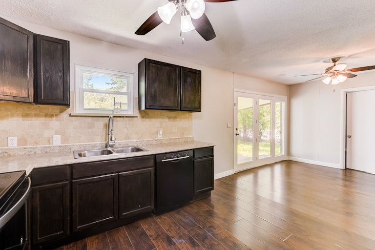 Photo 25 of 32 - 509 S Main St, Crandall, TX 75114